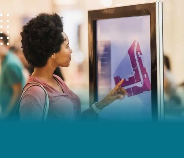 How Digital Signage Transforms Customer Journeys 